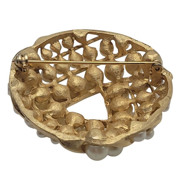 Vintage Gold-Tone Faux Pearl Swirl Brooch Pinback Elegant Design - Picture 2 of 11